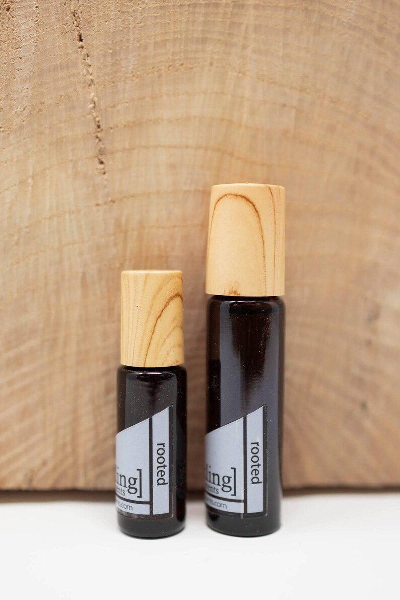 NUOVO profumo Rooted: sandalo, ambra, legno di cashmere, fava tonka - Roll-On senza alcol immagine 6