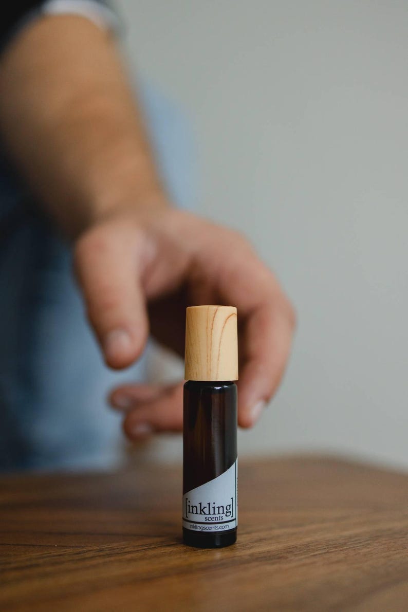 NUOVO profumo Rooted: sandalo, ambra, legno di cashmere, fava tonka - Roll-On senza alcol immagine 9