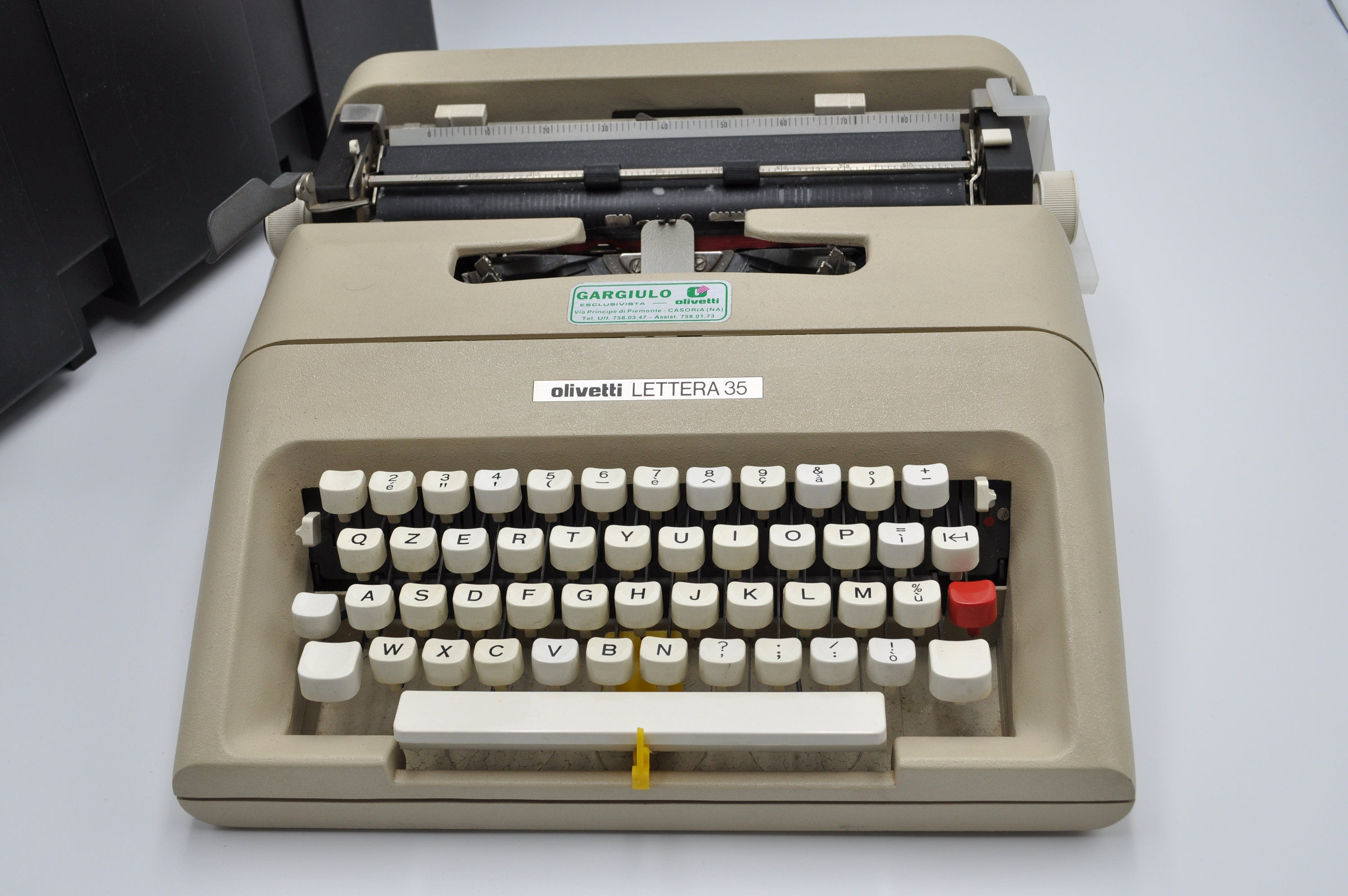 1970 年代のオリベッティ レッテラ 35 タイプライター - イタリア製