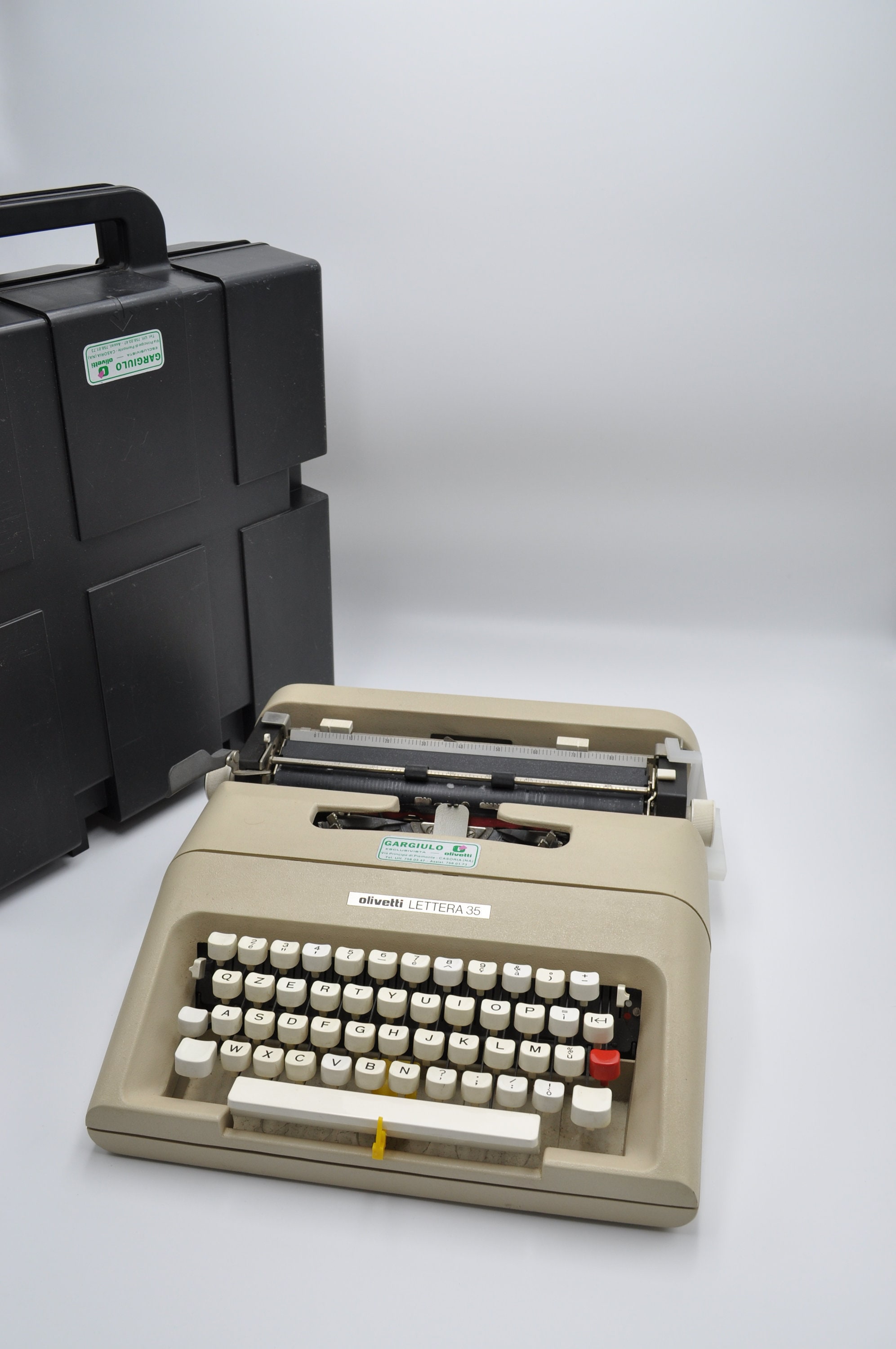 1970 年代のオリベッティ レッテラ 35 タイプライター - イタリア製
