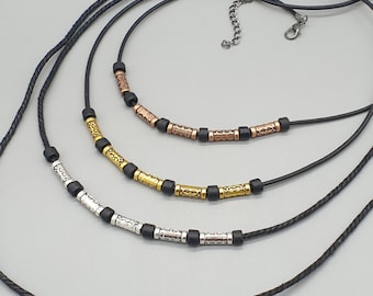 Halskette mit Strukturierte Metall und Schwarz Keramik Perlen, Silber Antik Gold oder Coper Farbe Kostüm Cosplay Assassin Halskette, Themenparty