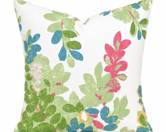 Thibaut Central Park kussenhoes, groen, blauw, roze, botanisch bloemenpatroon, design sierkussen