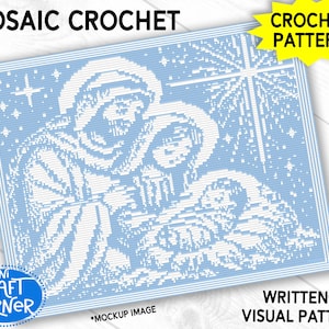 Może przedstawiać: Jasnoniebieski i biały wzór szydełkowy mozaikowy przedstawiający scenę religijną, z tekstem "MOSAIC CROCHET" i "CROCHET PATTERN". Obraz zawiera również tekst "WRITTEN & VISUAL PATTERN" i logo "Mini Craft Corner".