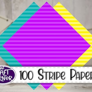 Peut inclure: Ensemble de papiers &agrave; motifs avec un design &agrave; rayures violettes, turquoise et jaunes. Le texte "100 Stripe Papers" est affich&eacute; en dessous, avec le logo Mini Craft Corner. Parfait pour les projets cr&eacute;atifs.