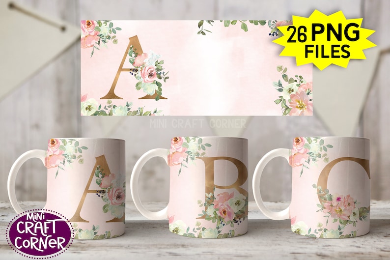 Puede incluir: Conjunto de tres tazas de cer&aacute;mica blanca con dise&ntilde;os florales rosas y letras doradas. Las letras son A, R y C. Las tazas est&aacute;n sobre una superficie marr&oacute;n claro. 26 archivos PNG.