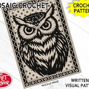 Puede incluir: Un patrón de ganchillo mosaico con un diseño de búho en blanco y negro. El patrón incluye el texto "MOSAIC CROCHET", "CROCHET PATTERN", "WRITTEN & VISUAL PATTERN" y "Mini Craft Corner". El diseño está sobre un fondo crema.