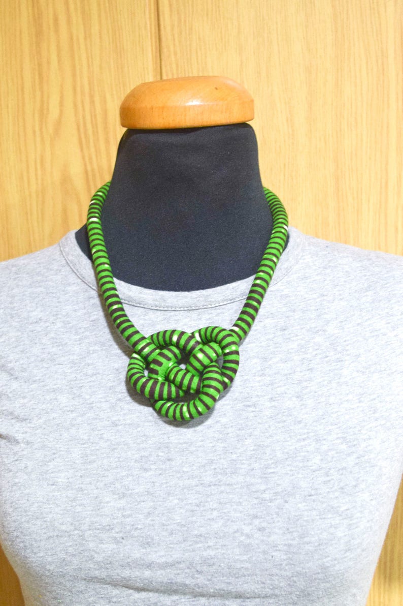 African Print Ankara Bib Necklace /_ Handmade African Prints Fabric Necklace /_ Collier en Tissu Africain