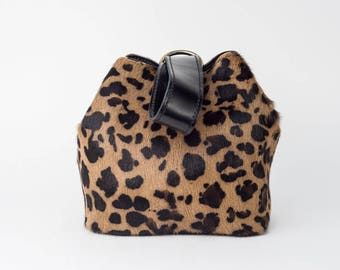 Capelli su pelle leopardo frizione, borsa con stampa animale, borsa piccola dichiarazione, capelli su portafoglio di pelle, capelli su borsa di pelle, regalo per le donne, borse uniche