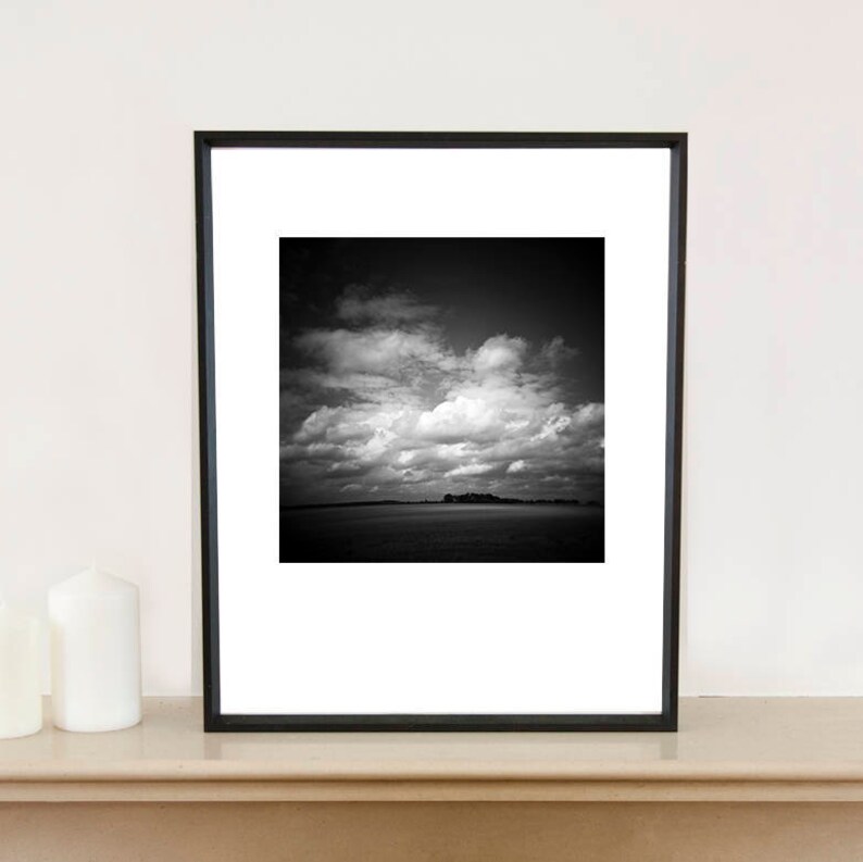 Dramatischer Himmel, Suffolk Signierter Kunstdruck / Schwarz Weiss Fotografie / Himmelslandschaft Bild 2