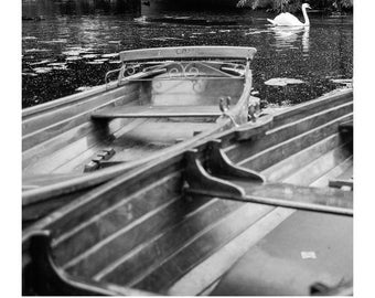 Boote, Dedham Vale, Essex signierter Kunstdruck / Schwarz-Weiß-Fotografie / Foto von Ruderbooten