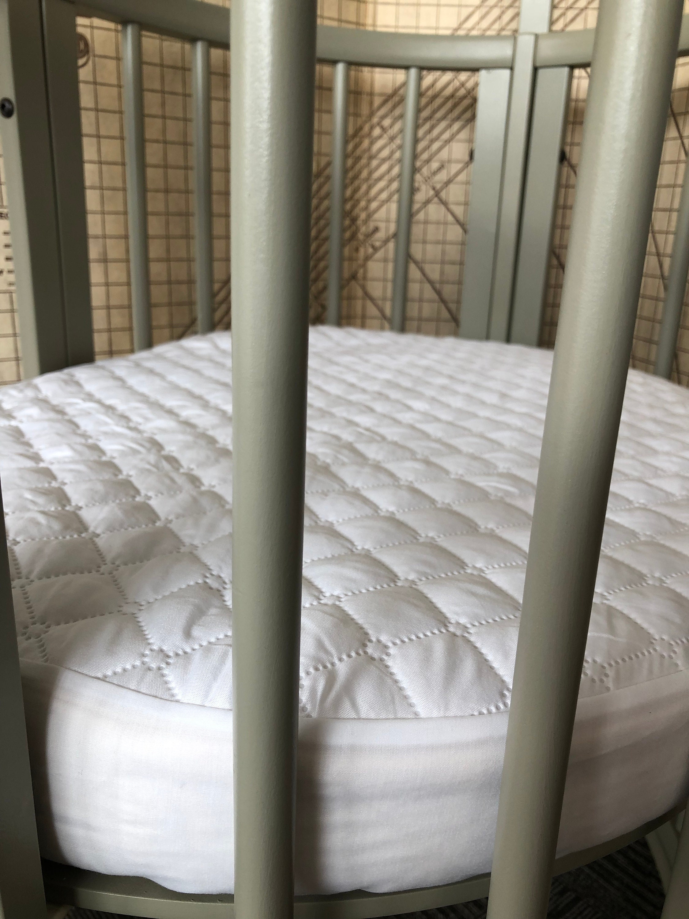 Waterproof Baby Bed Pad - 40x31 Inch - Gray Bear