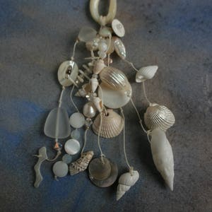 Shell Tassel Necklace, White Seashell Necklace, Island Style Jewelry, Shell and Leather Necklace, Casual Beach Wedding, Beach
