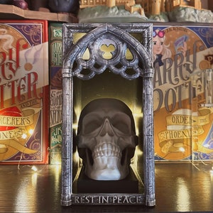 3D Printed Light-Up Spooky Skull Book Nook