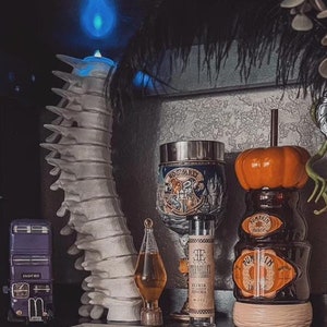 3D-geprinte Professor Werewolf's Office Spine Candle + Magical Map Add-On