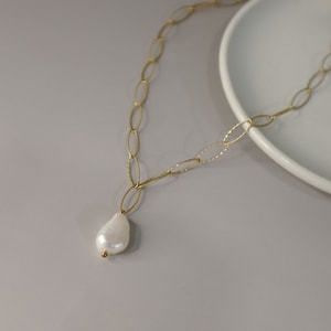 Hammered Oval Link Gold Filled Chain with Mother of Pearl Necklace / Irregular Pearl Long Necklace / Textured Link Gold Chain Long Necklace image 1