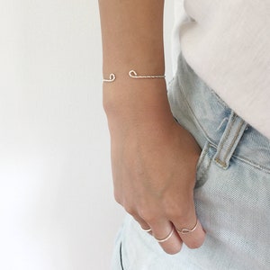 Hammered Wire Silver Bangle / 925 Sterling Silver bangle