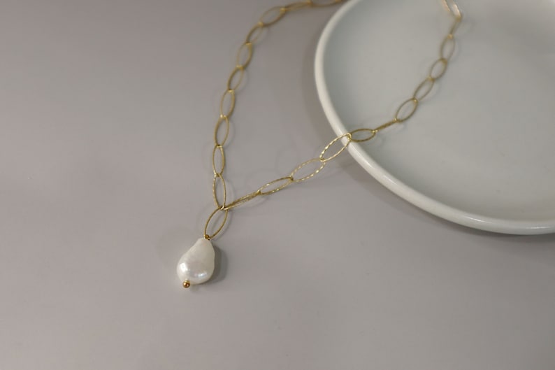 Hammered Oval Link Gold Filled Chain with Mother of Pearl Necklace / Irregular Pearl Long Necklace / Textured Link Gold Chain Long Necklace image 1