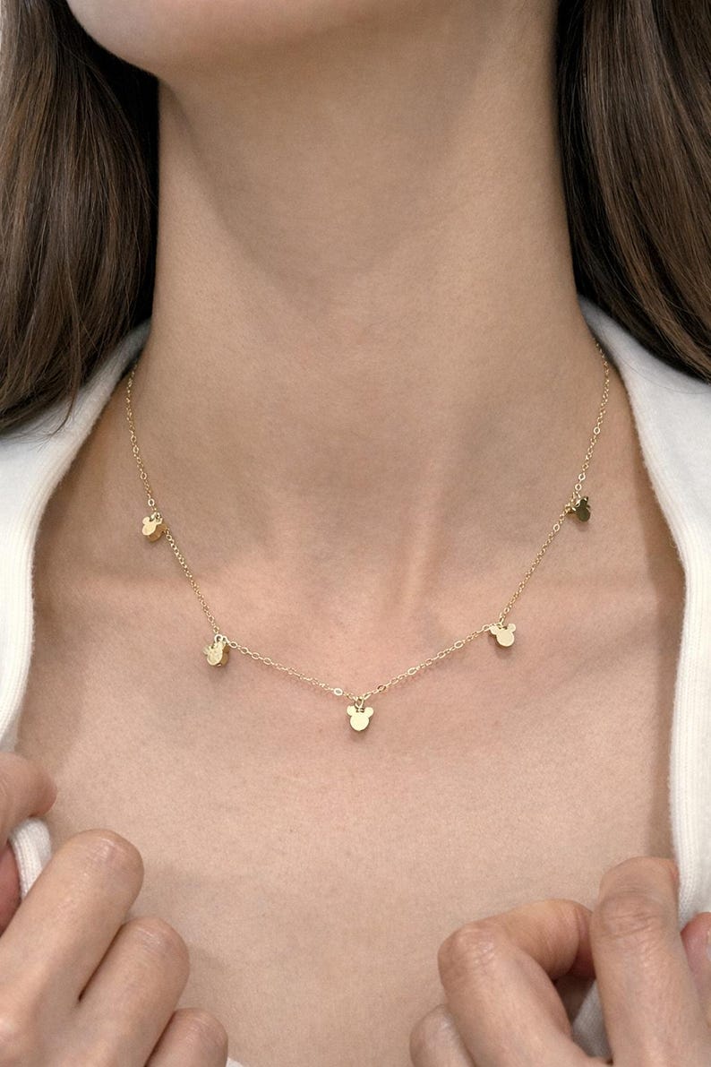 Collar pequeño de Mickey Mouse bañado en oro de 14 quilates imagen 4