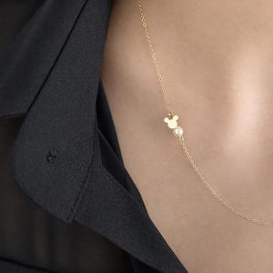 Collar de Mickey Mouse con perla pequeña: cadena chapada en oro de 14 k