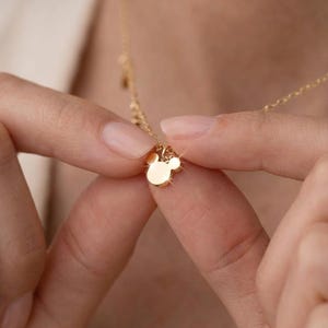 Collar pequeño de Mickey Mouse bañado en oro de 14 quilates imagen 6