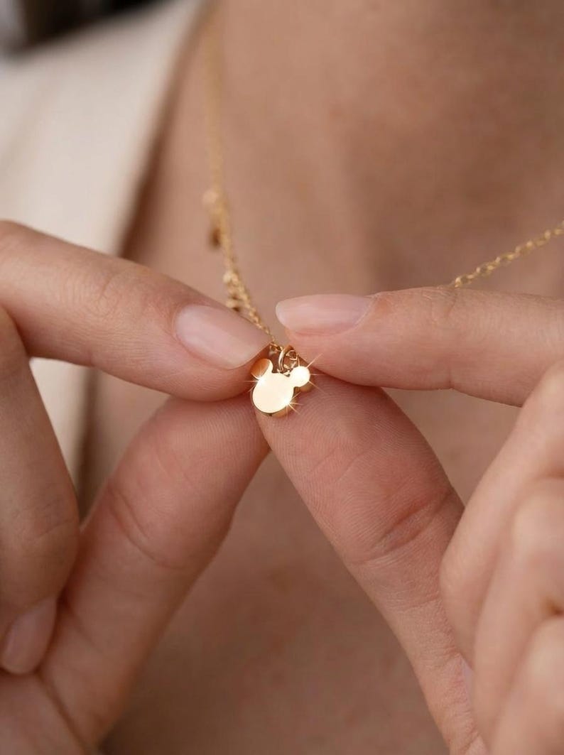 Collar pequeño de Mickey Mouse bañado en oro de 14 quilates imagen 6