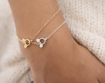 Pulsera de Mickey Mouse de lado: chapada en oro de 14 k y plata de ley
