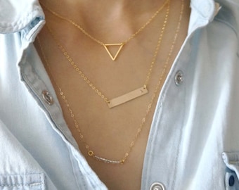 Ensemble de colliers superposés / collier de barres d’or, ensemble de couches de 3 colliers
