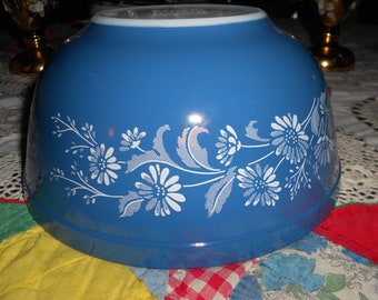 Niebla colonial Pyrex vintage 2.5 qt. #403 Tazón para mezclar margaritas francesas azules