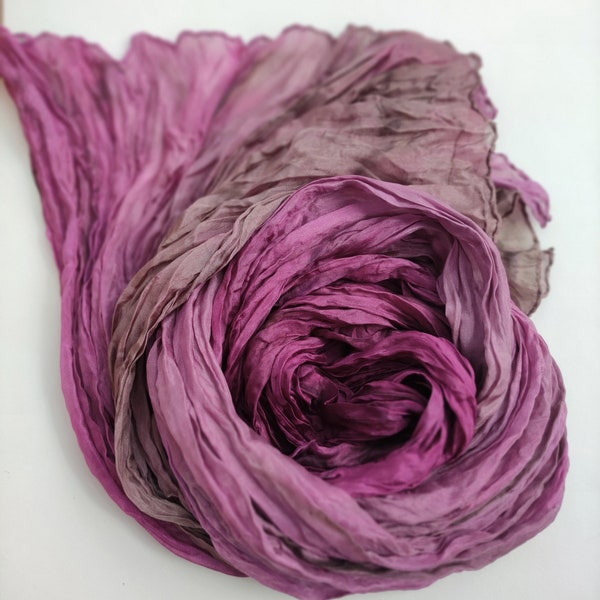 Cerises au chocolat. Foulard en soie naturelle. Echarpe teinte à la main. Rose brun chocolat. Foulard décontracté en soie à volants. cadeau pour maman, soeur, grand-mère