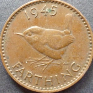 United Kingdom 1945 Farthing coin featuring a Wren Bird, ideal gift or for craft or jewellery making in good used (circulated) condition.