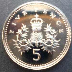Uncirculated 1995 UK Five Pence Coin: Elizabeth II, Jewelry Craft