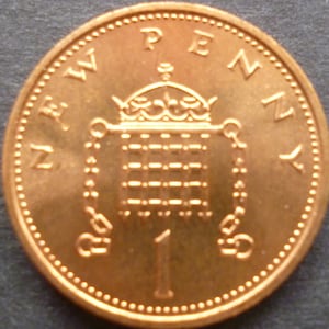 Vintage 1971 UK Penny Coin: Uncirculated Bronze One Pence, Queen Elizabeth II