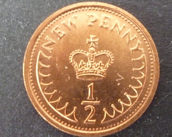 United Kingdom Queen Elizabeth 2nd 1973 Half New Penny coin (1/2p) in uncirculated (un-used) condition ideal for jewellery or craftmaking.