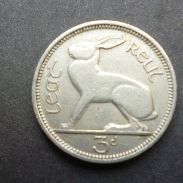 1964 Eire (Ireland Republic) Threepence coin featuring a Hare and a Harp, ideal for craft or jewellery making in good used condition.