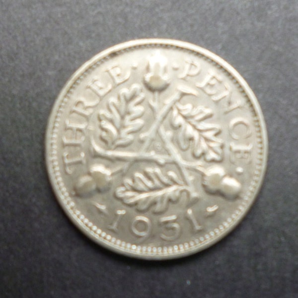 Great Britain 1931 Silver Threepence coin, ideal gift or for craft or jewellery making in good used (circulated) condition.