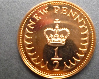 1977 UK Half Pence coin in superb proof condition ideal for jewellery or craftmaking or to add to a collection.