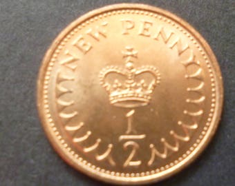 United Kingdom 1974 Half New Penny coin (1/2p) in uncirculated (un-used) condition ideal for jewellery or craftmaking.