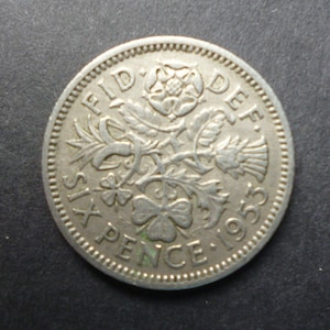 United Kingdom 1953 Sixpence coin ideal gift or for craft or jewellery making in good used (circulated) condition, coin shown is one sent.