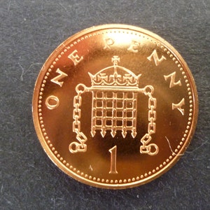 United Kingdom 1990 One Penny coin (1p) in uncirculated (un-used) condition ideal for jewellery or craftmaking. 1990 unused penny coin
