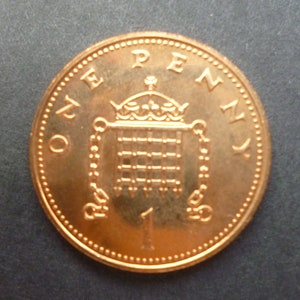 United Kingdom 1983 One Penny coin (1p) in uncirculated (un-used) condition ideal for jewellery or craftmaking.