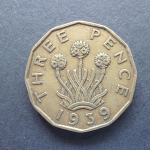 Great BritainThreepence coin 1939 in good used (circulated) condition, Nickel Brass, ideal gift or for jewellery or craftmaking projects.