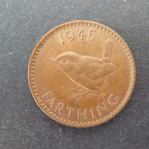 United Kingdom 1945 Farthing coin featuring a Wren Bird, ideal gift or for craft or jewellery making in good used (circulated) condition.