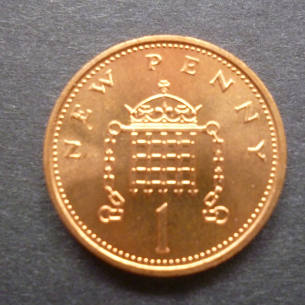 United Kingdom Queen Elizabeth The Second 1971 One Penny coin (1p) in uncirculated (un-used) condition ideal for jewellery or craftmaking.