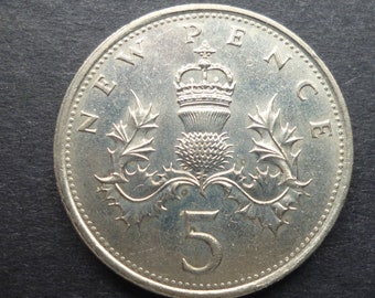 United Kingdom 1979 Five Pence coin (5p) in circulated (used) condition ideal for jewellery or craftmaking.