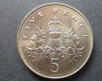 United Kingdom 1987 Five Pence coin (5p) in circulated (used) condition ideal for jewellery or craftmaking.