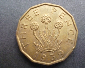 Great BritainThreepence coin 1939 in extremely fine condition, Nickel Brass, ideal gift or for jewellery or craftmaking projects.