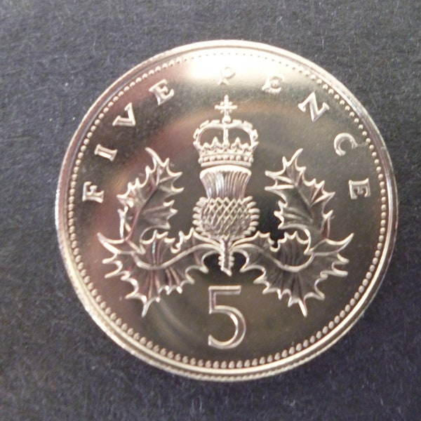 United Kingdom 1984 Five Pence coin (5p) in uncirculated (un-used) condition ideal for jewellery or craftmaking.