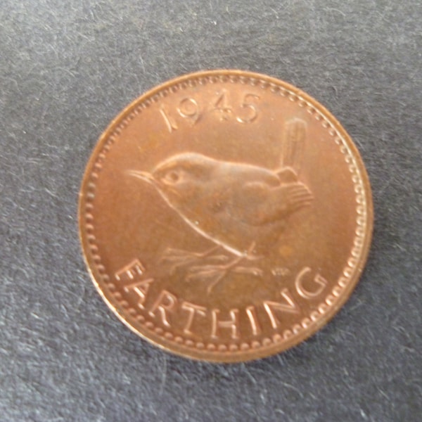 United Kingdom 1945 Farthing coin featuring a Wren Bird, ideal gift or for craft or jewellery making in good used (circulated) condition.