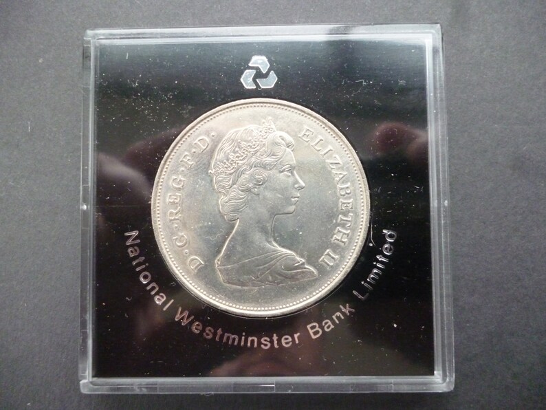 in good condition housed in a near scratch free rigid plastic case. 1980 Crown coin The 80th Birthday of Queen Elizabeth The Queen Mother