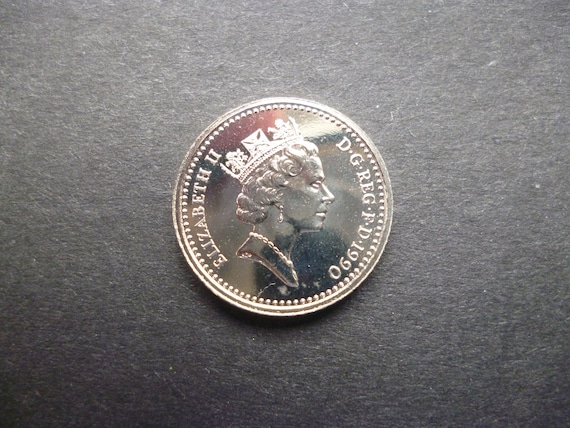 イギリス 5ペンス 硬貨 イギリス 1990 年 5 ペンス硬貨 (5p) は、未流通 (未使用) 状態